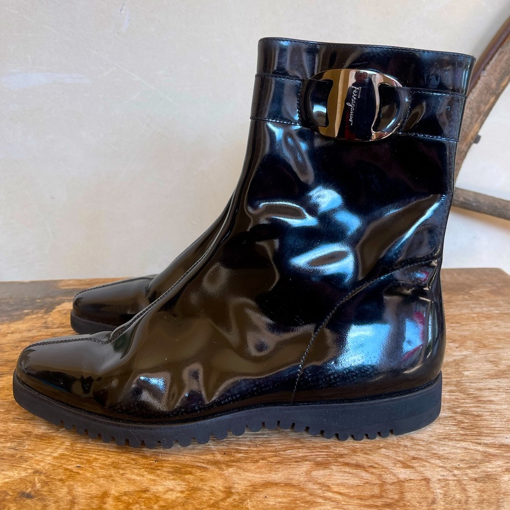 SALVATORE FERRAGAMO Black Patient Leather Flat Comfort Ankle Boots 7 1/2 B NEW!!